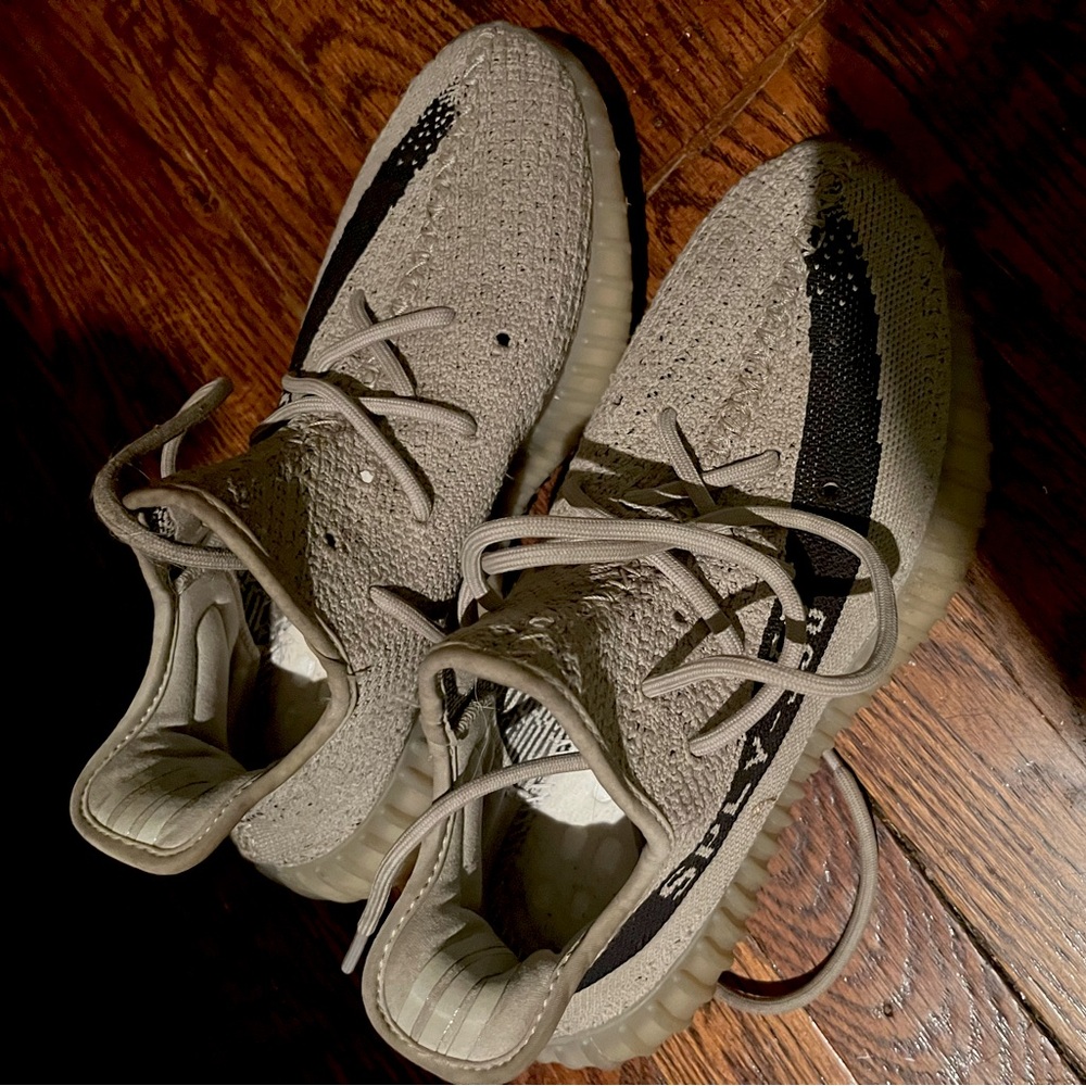 Yeezy Boost 350 V2 Adults- 600 size 7 1/2
